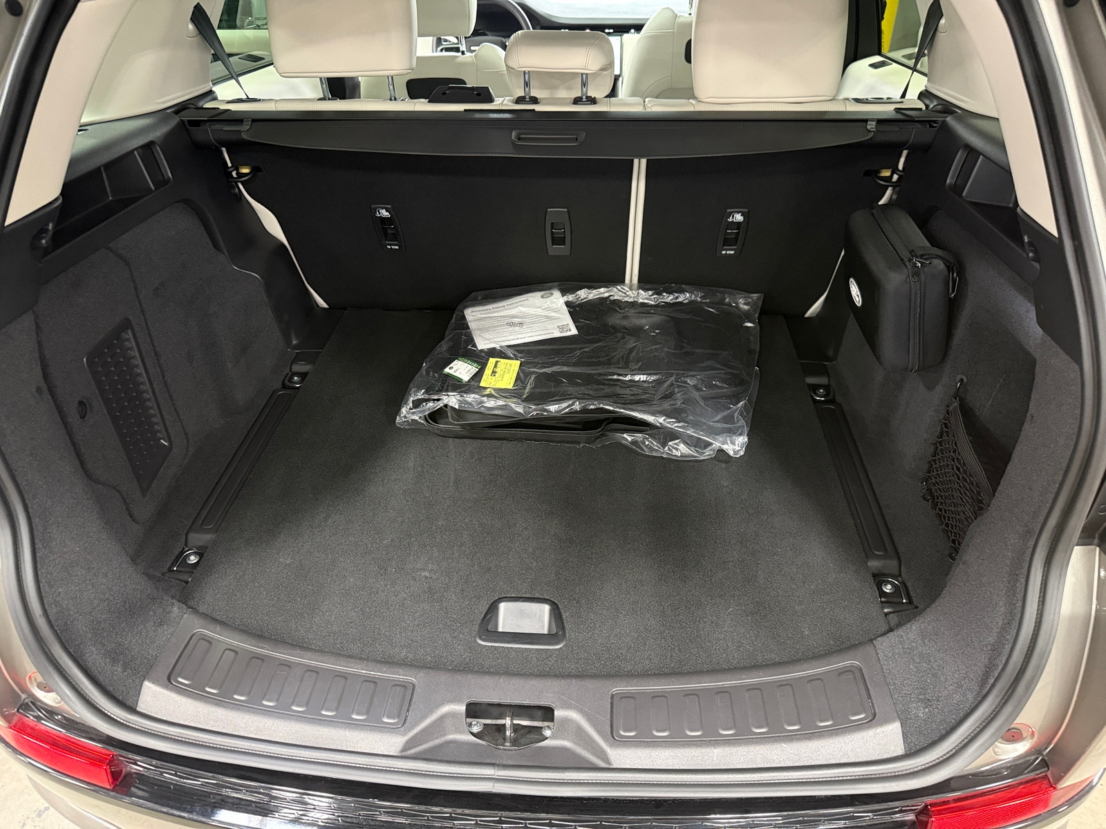 Thumbnail: 2024 Land Rover Discovery Sport - 6
