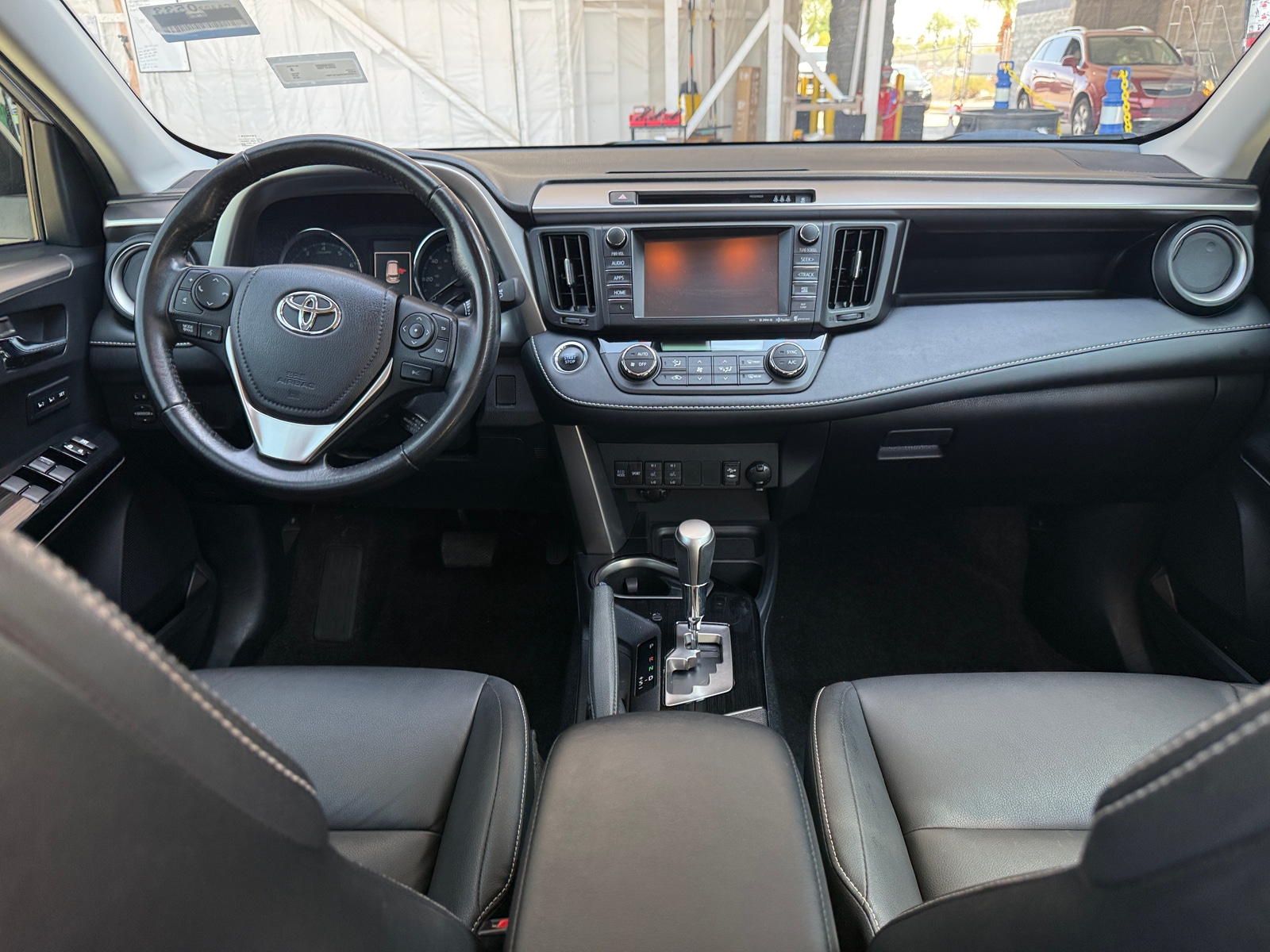 Thumbnail: 2018 Toyota RAV4 - 2