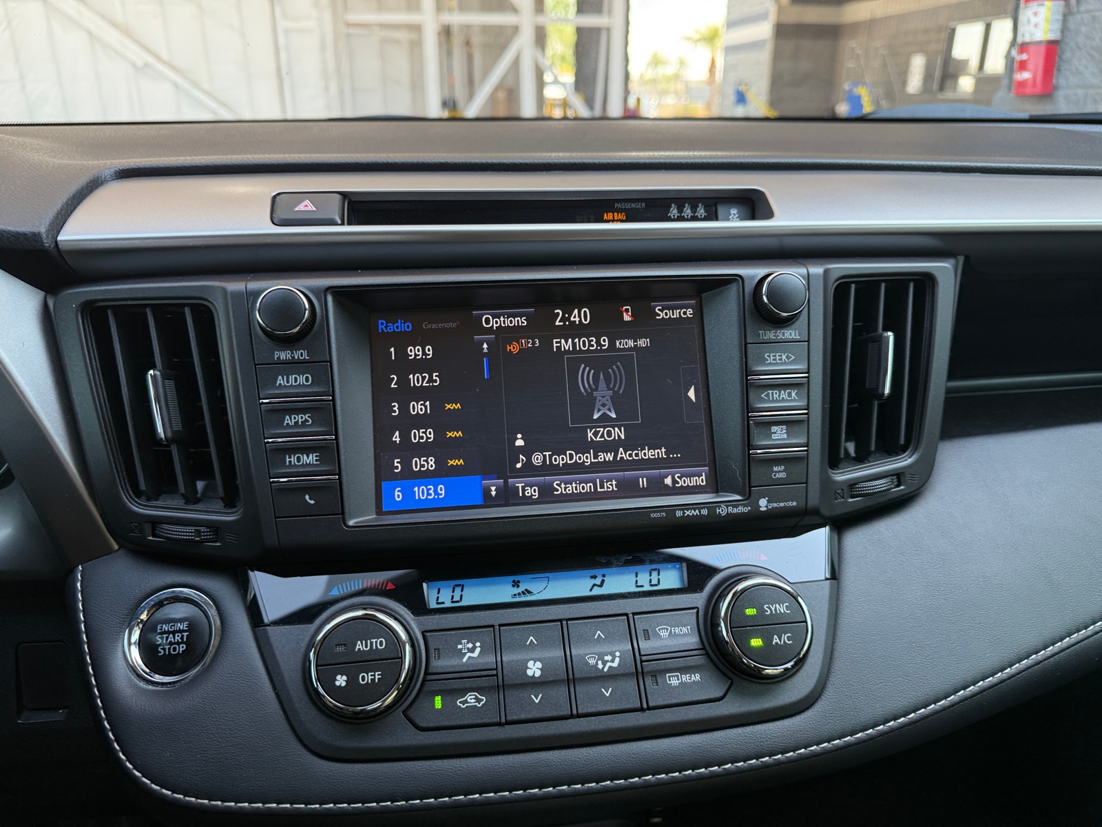 Thumbnail: 2018 Toyota RAV4 - 3