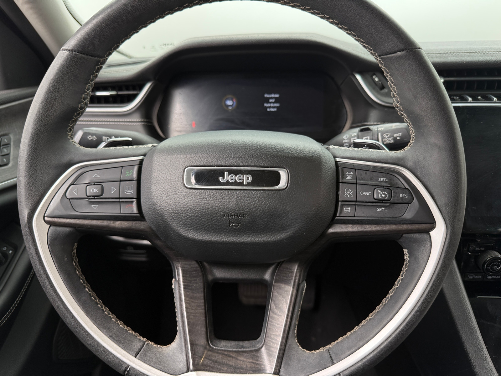 Thumbnail: 2023 Jeep Grand Cherokee L - 4