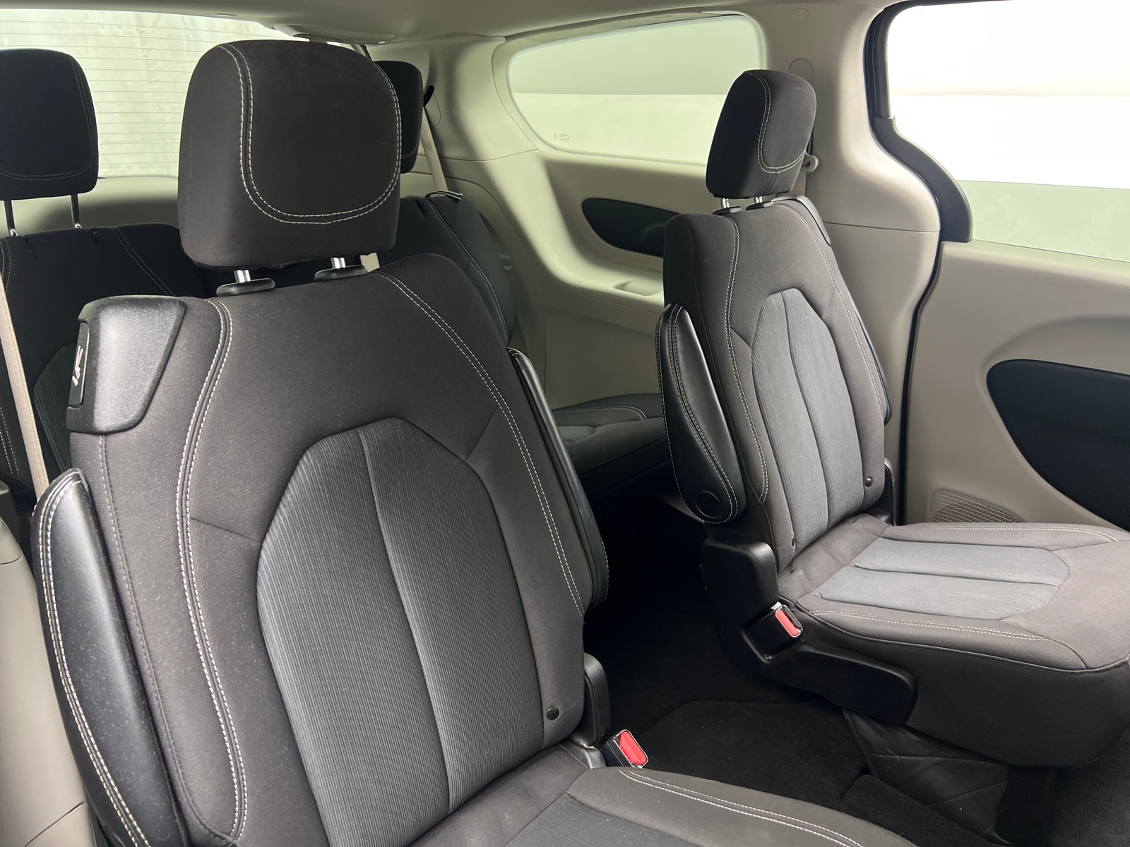 Thumbnail: 2023 Chrysler Voyager - 6