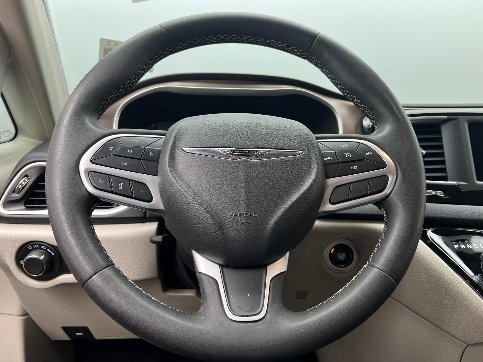 Thumbnail: 2023 Chrysler Voyager - 5