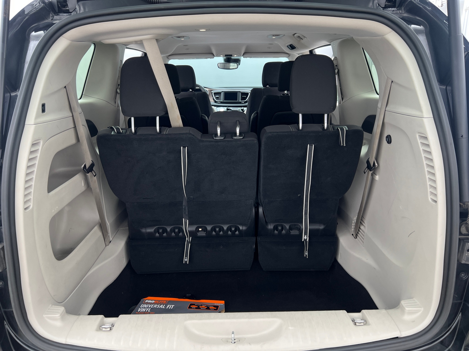 Thumbnail: 2023 Chrysler Voyager - 7