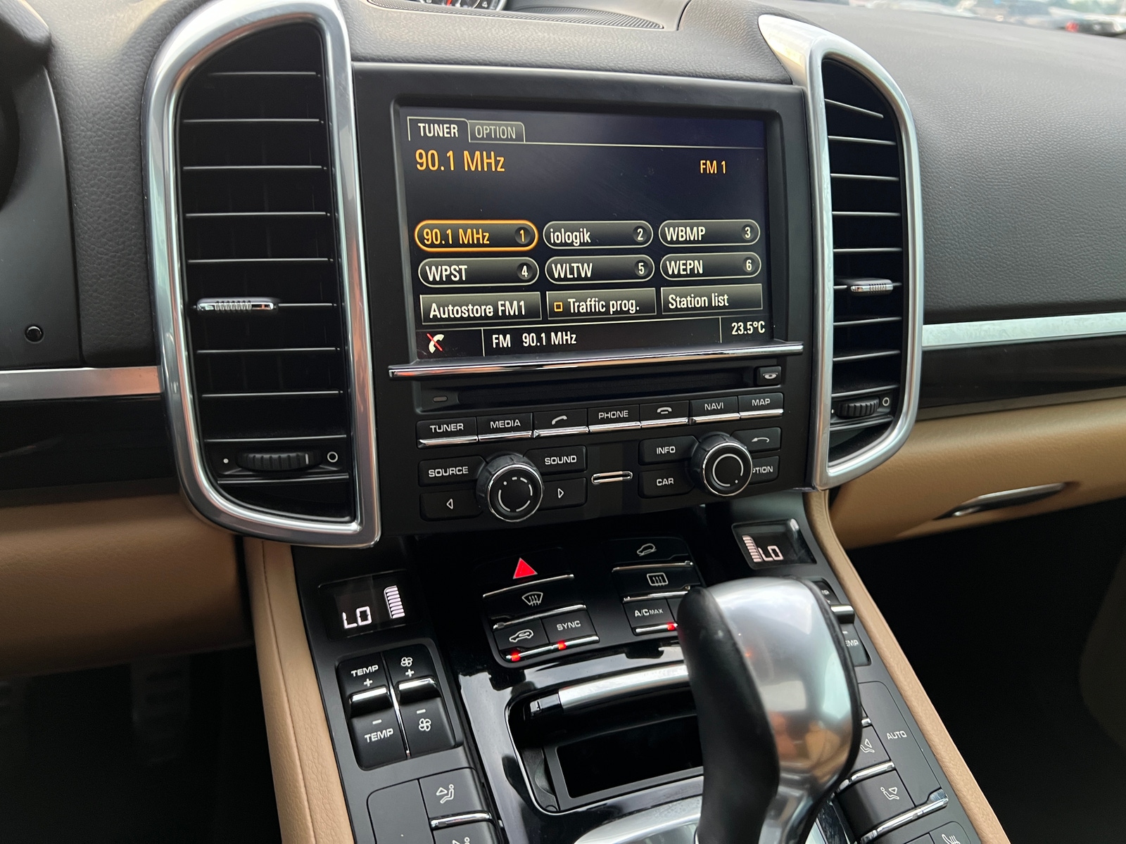 Thumbnail: 2016 Porsche Cayenne - 3