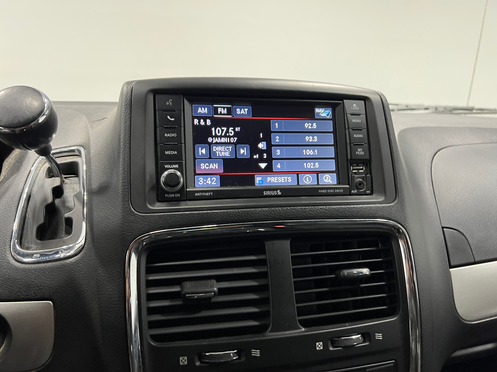 Thumbnail: 2017 Dodge Grand Caravan - 3