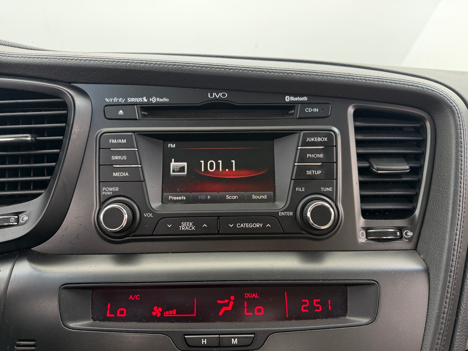 Thumbnail: 2012 Kia Optima - 3