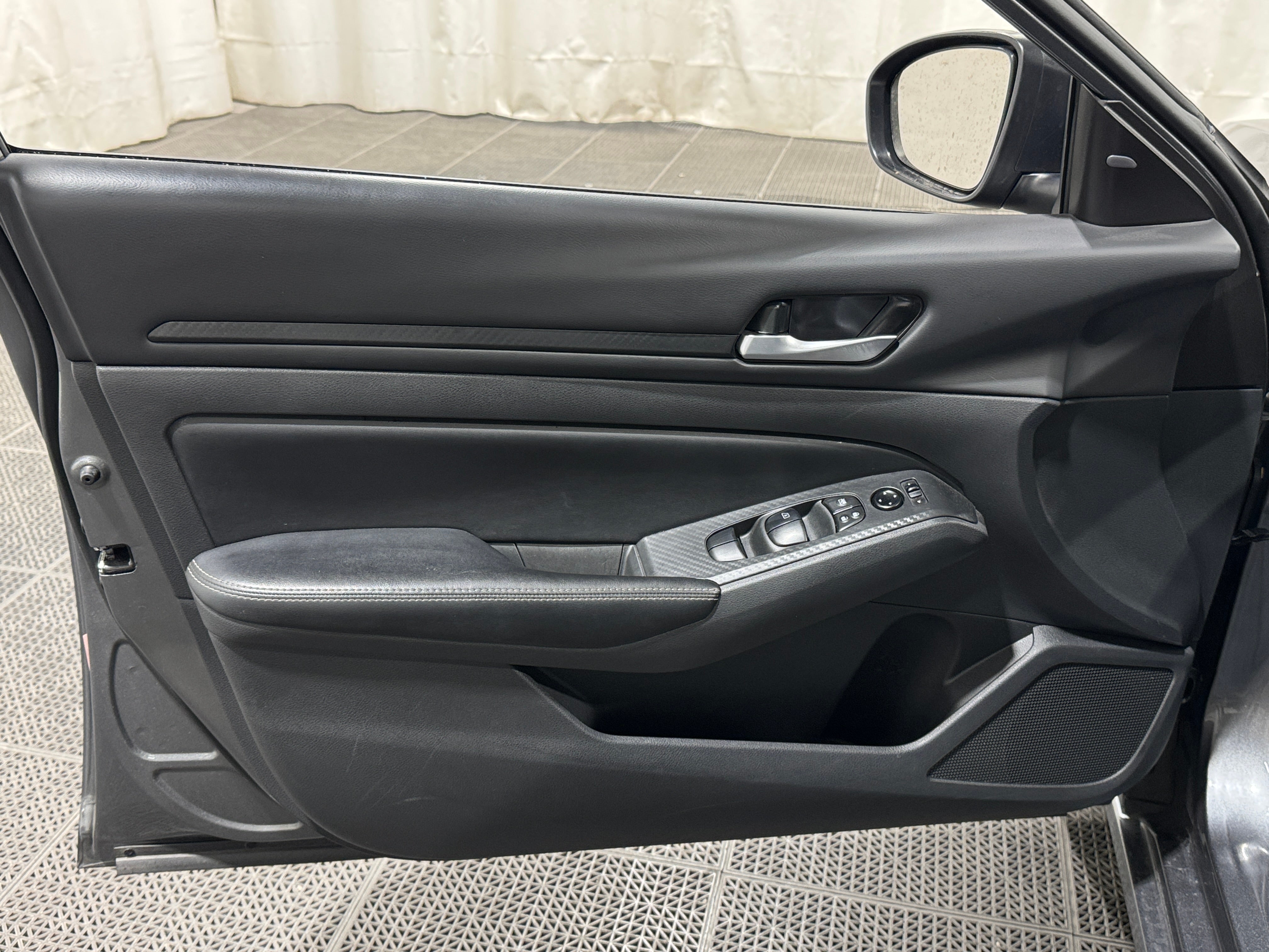 2025 Nissan Altima SV - Photo 8