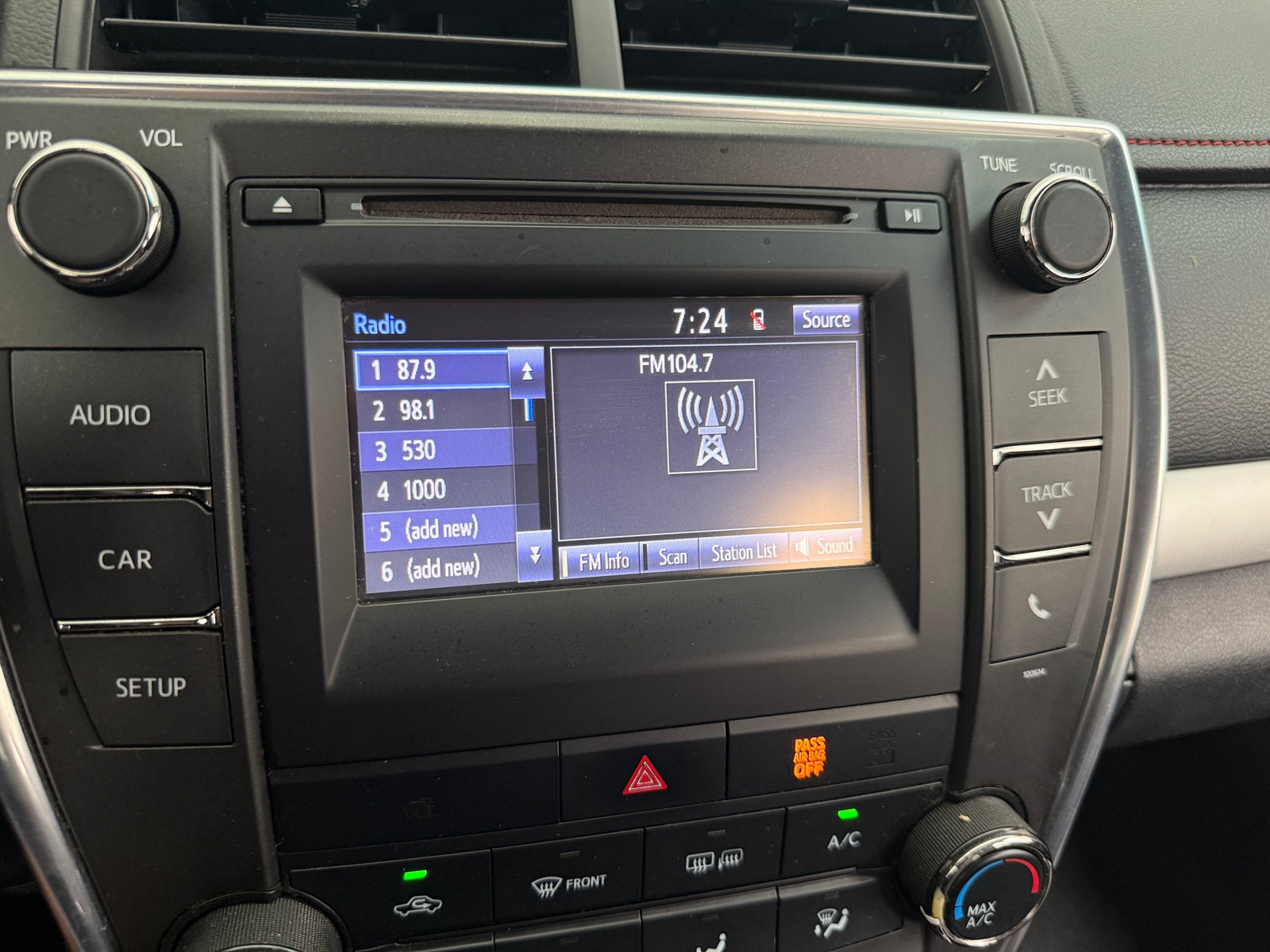 Thumbnail: 2016 Toyota Camry - 4