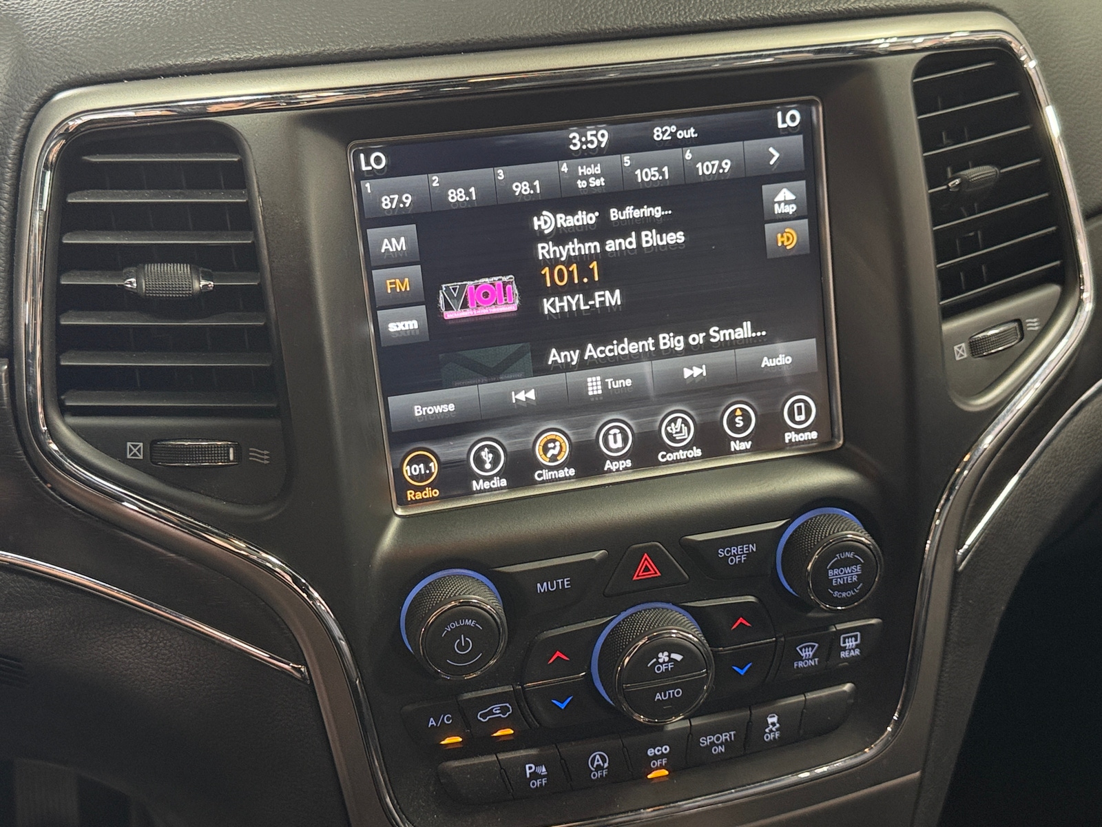 Thumbnail: 2018 Jeep Grand Cherokee - 3