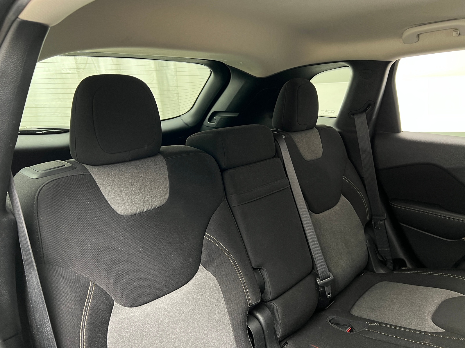 Thumbnail: 2018 Jeep Cherokee - 6