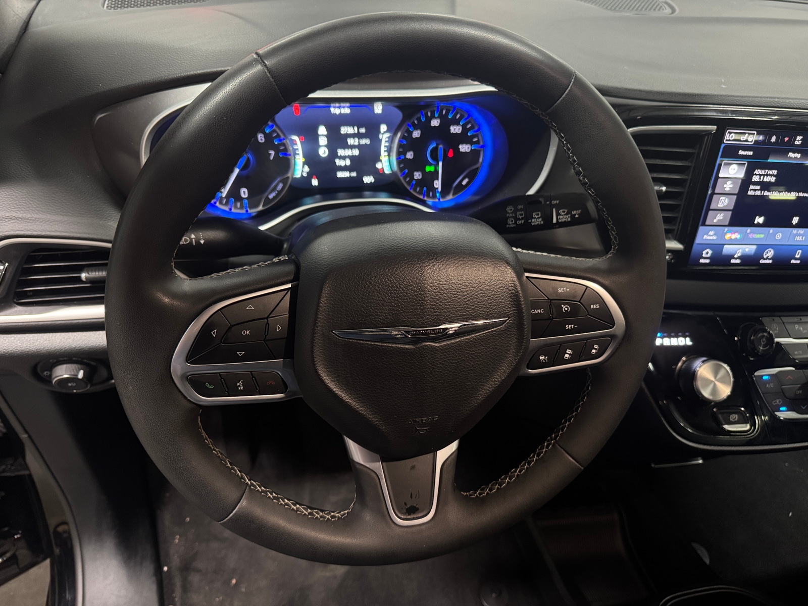 Thumbnail: 2026 Chrysler Pacifica - 4