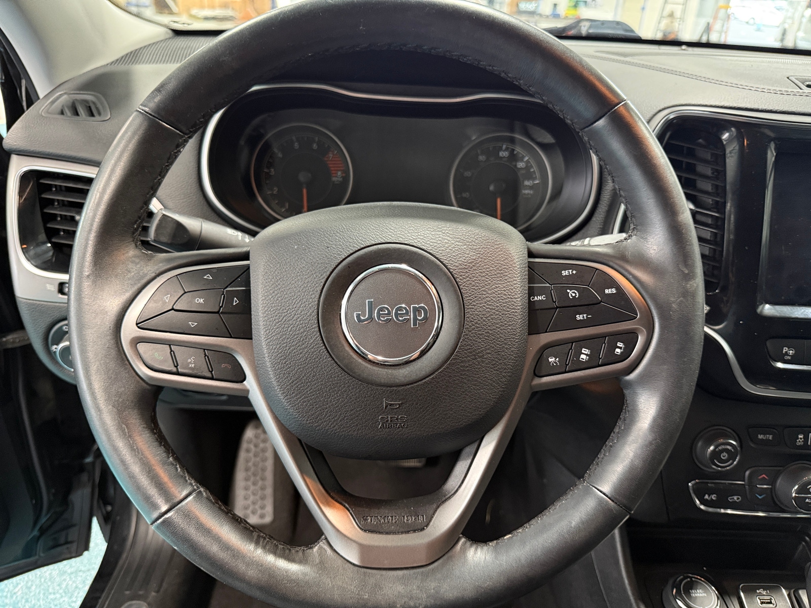 Thumbnail: 2019 Jeep Cherokee - 4