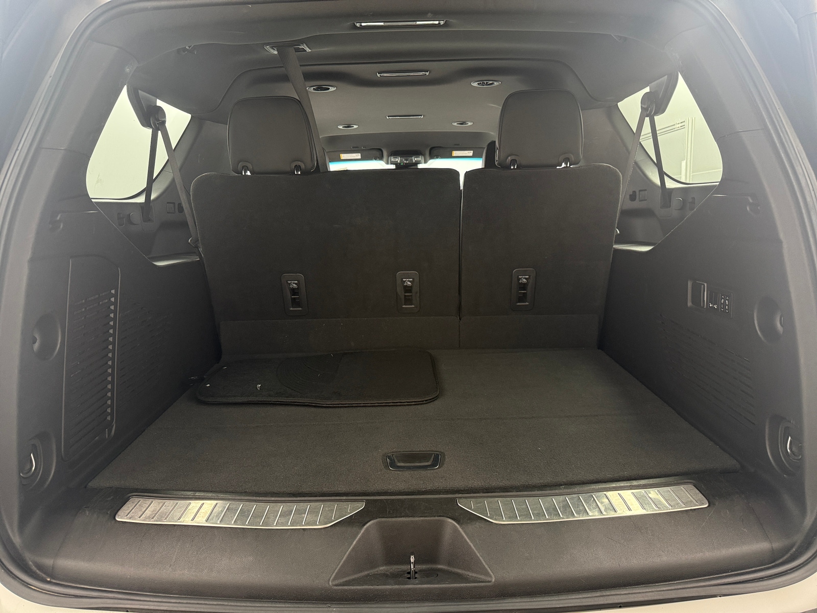 Thumbnail: 2023 Chevrolet Suburban - 6