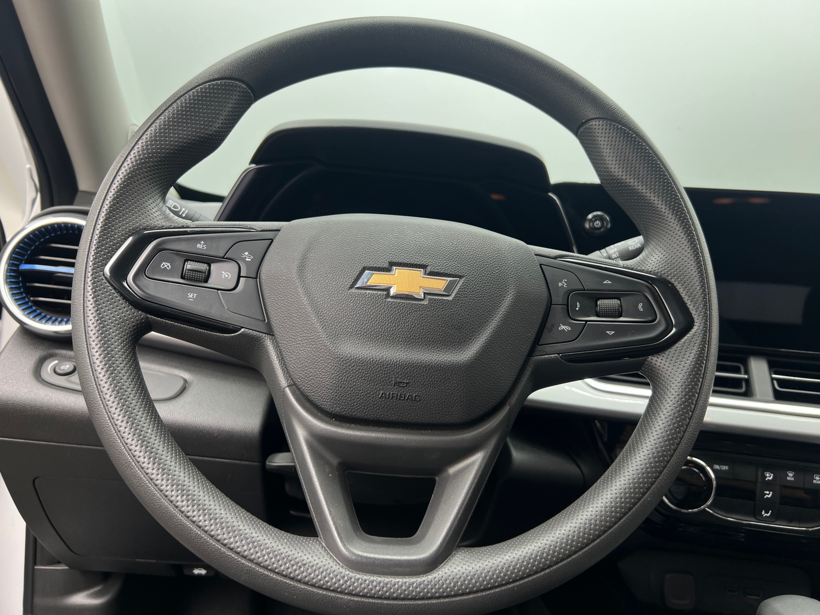 Thumbnail: 2025 Chevrolet Trax - 4