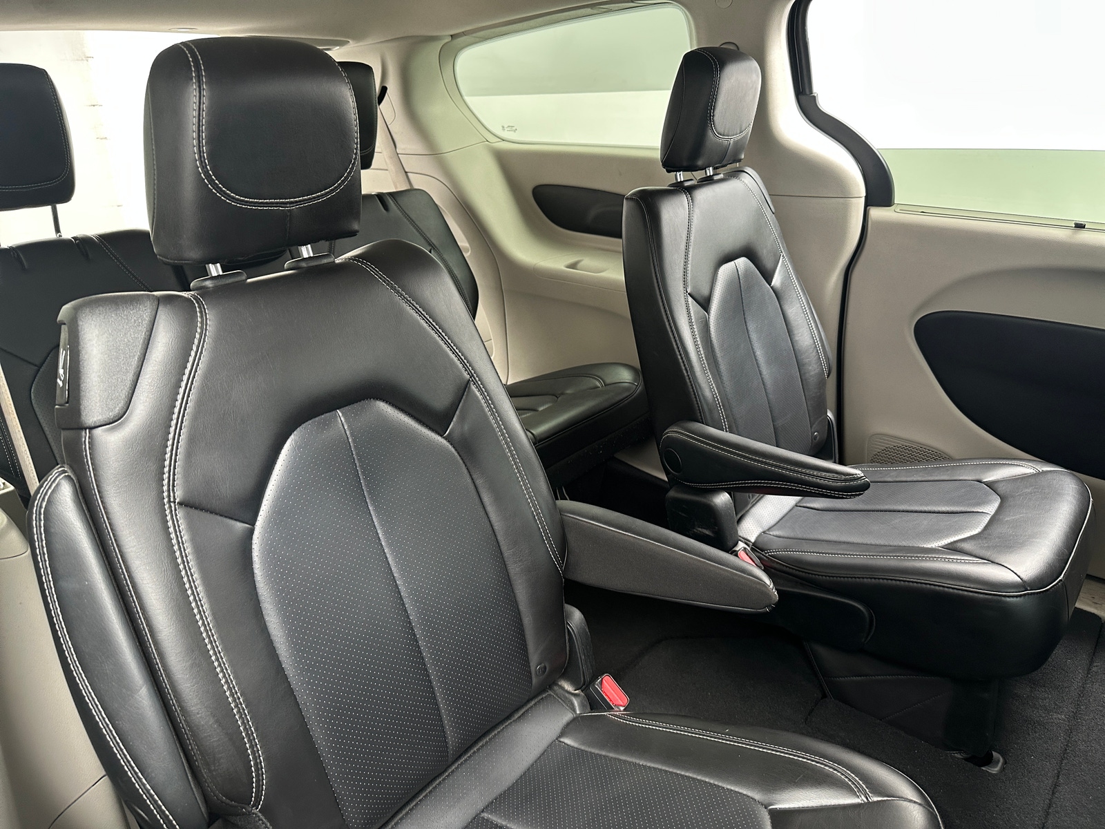 Thumbnail: 2023 Chrysler Pacifica - 5