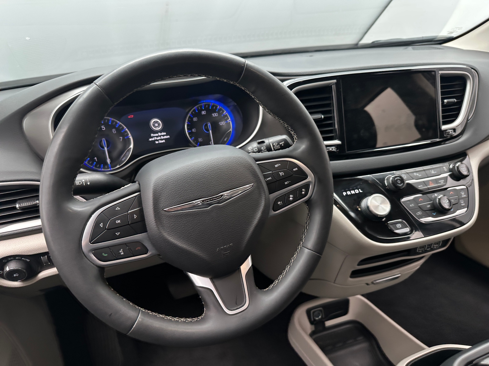Thumbnail: 2023 Chrysler Pacifica - 4