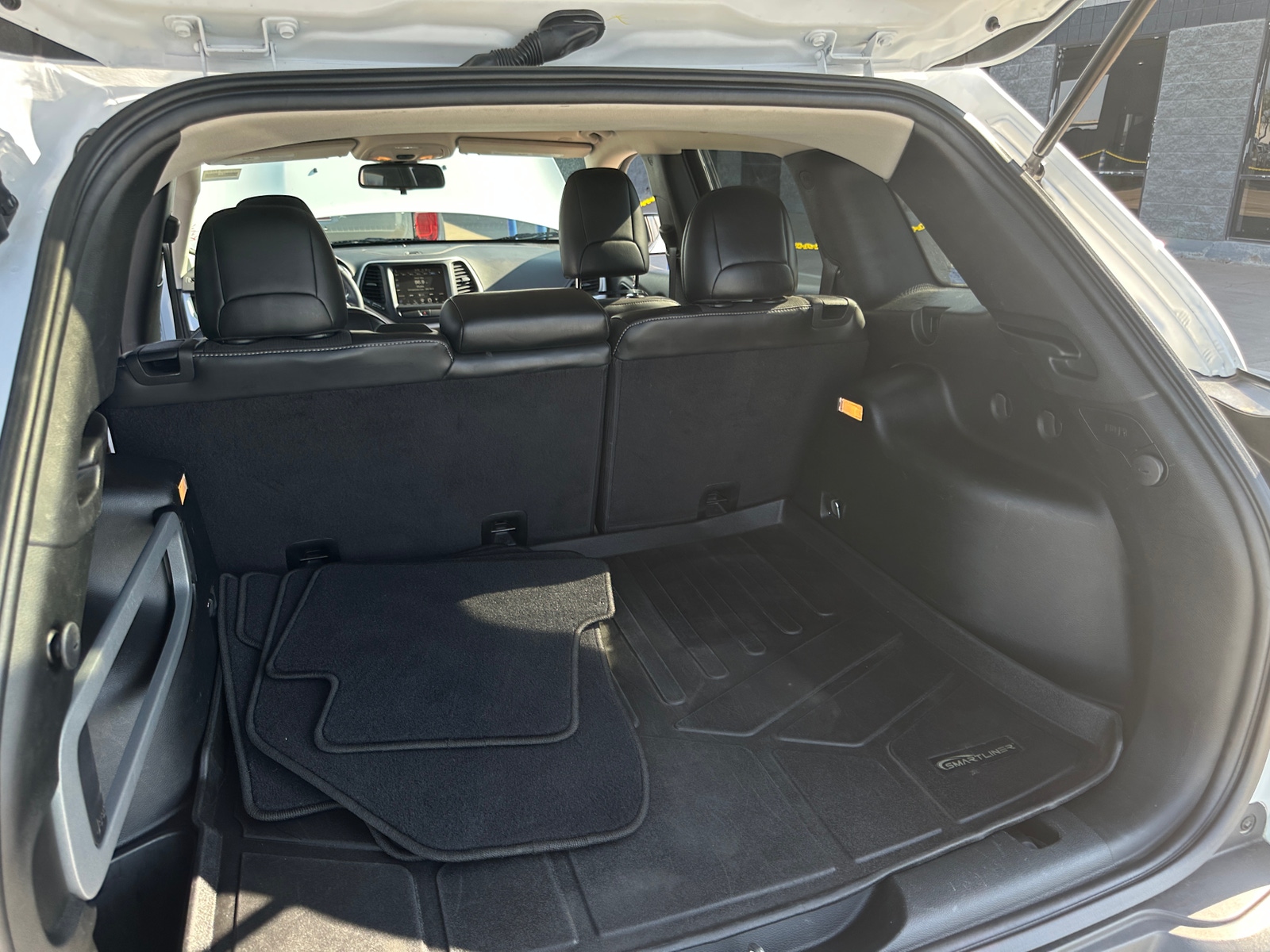 Thumbnail: 2018 Jeep Cherokee - 7