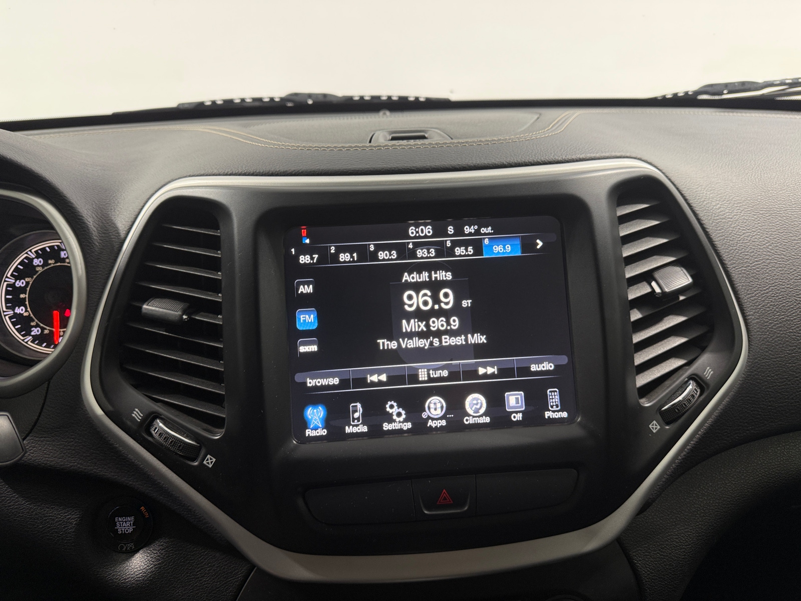Thumbnail: 2018 Jeep Cherokee - 4