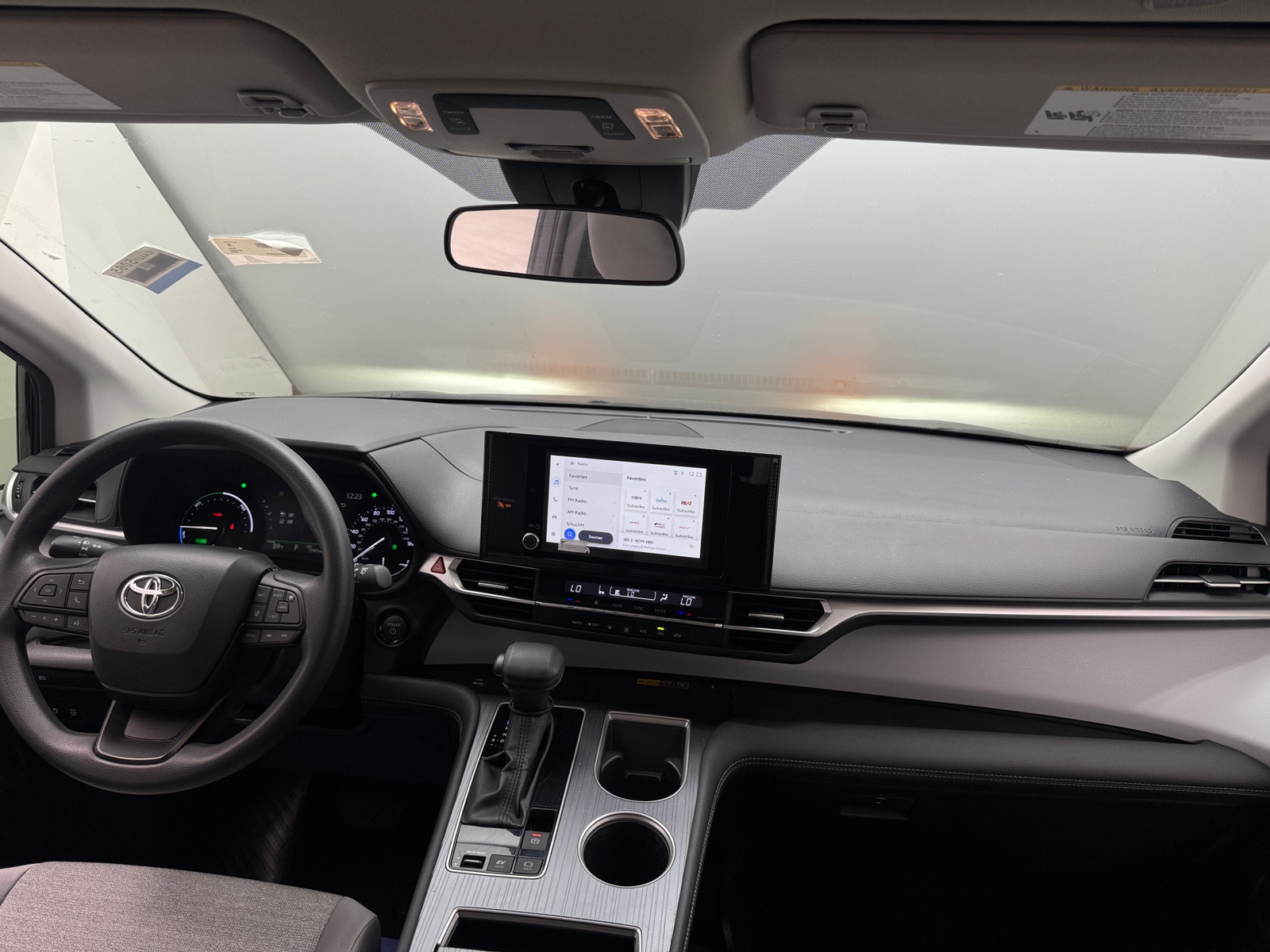 Thumbnail: 2025 Toyota Sienna - 3