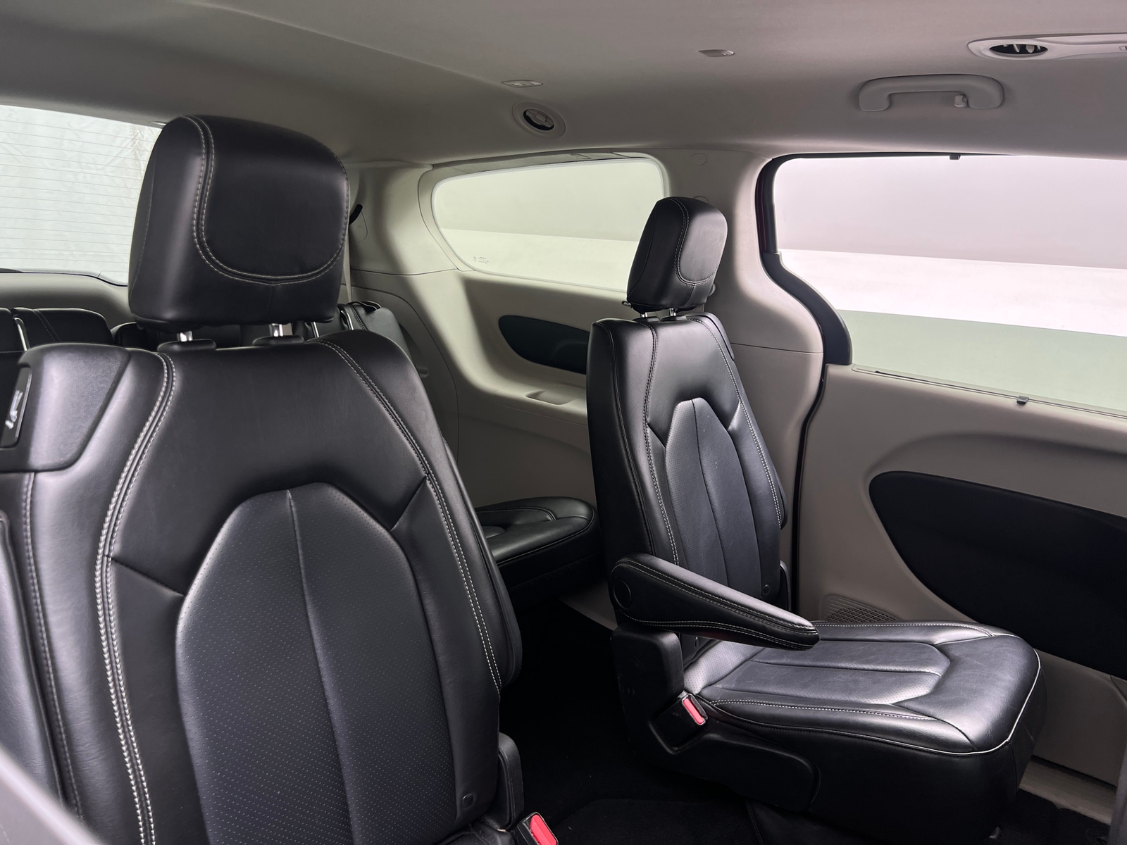 Thumbnail: 2023 Chrysler Pacifica - 5