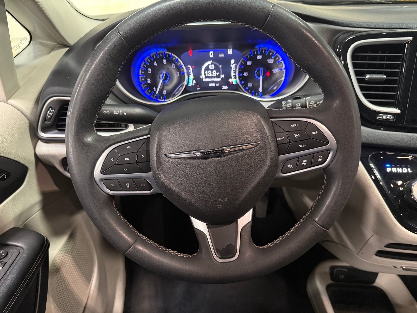 Thumbnail: 2023 Chrysler Pacifica - 4