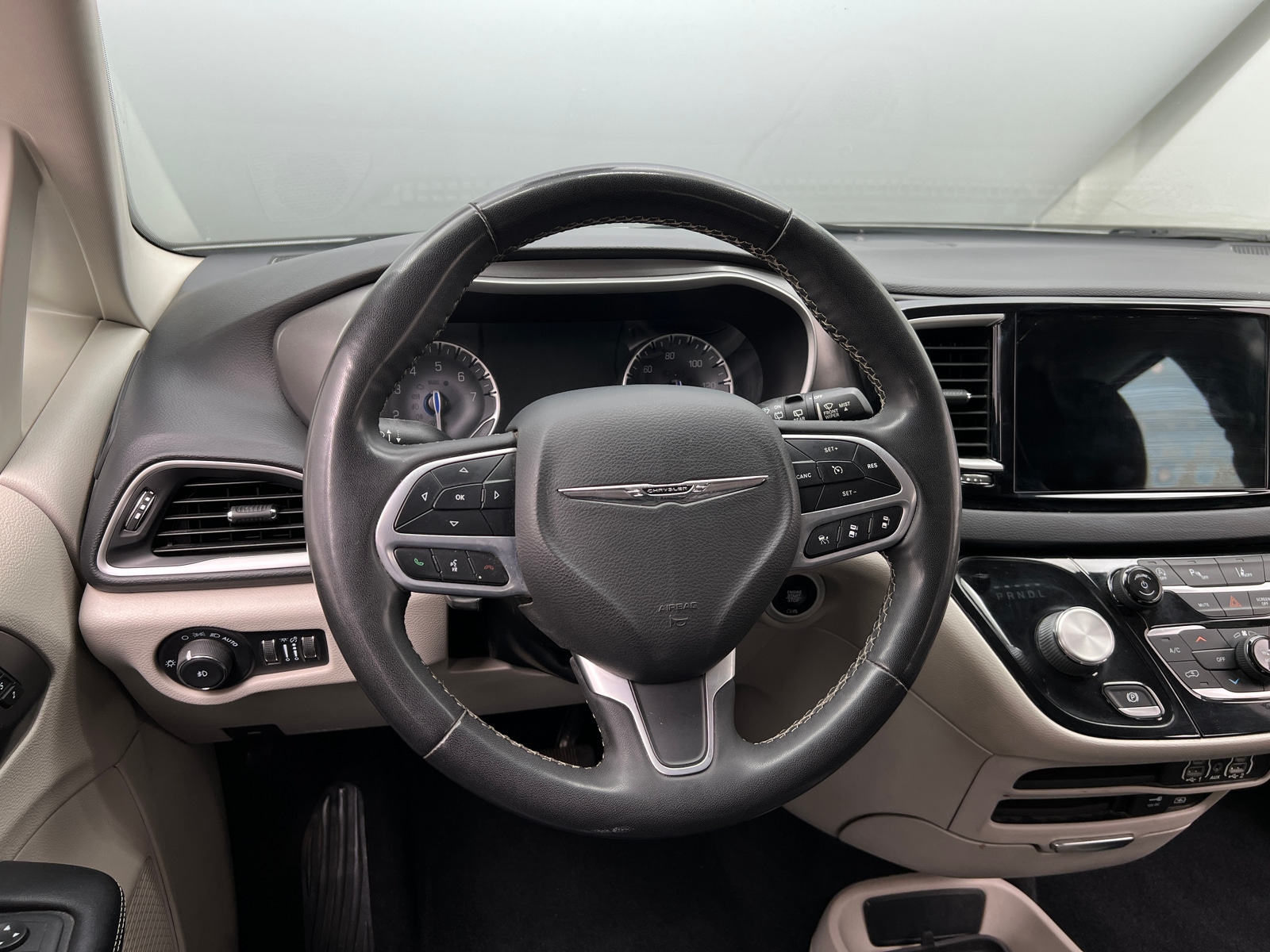 Thumbnail: 2022 Chrysler Pacifica - 4