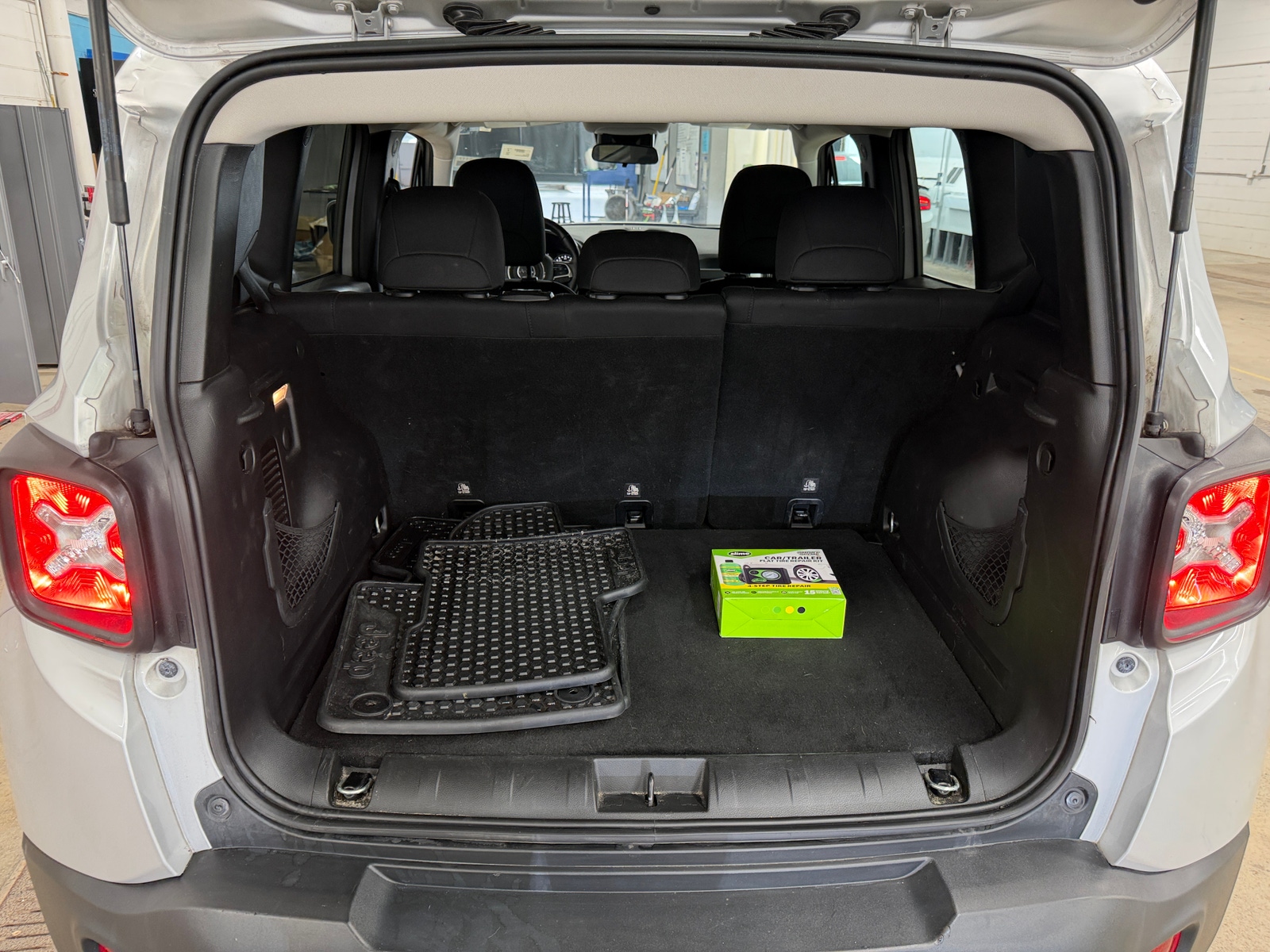 Thumbnail: 2019 Jeep Renegade - 7
