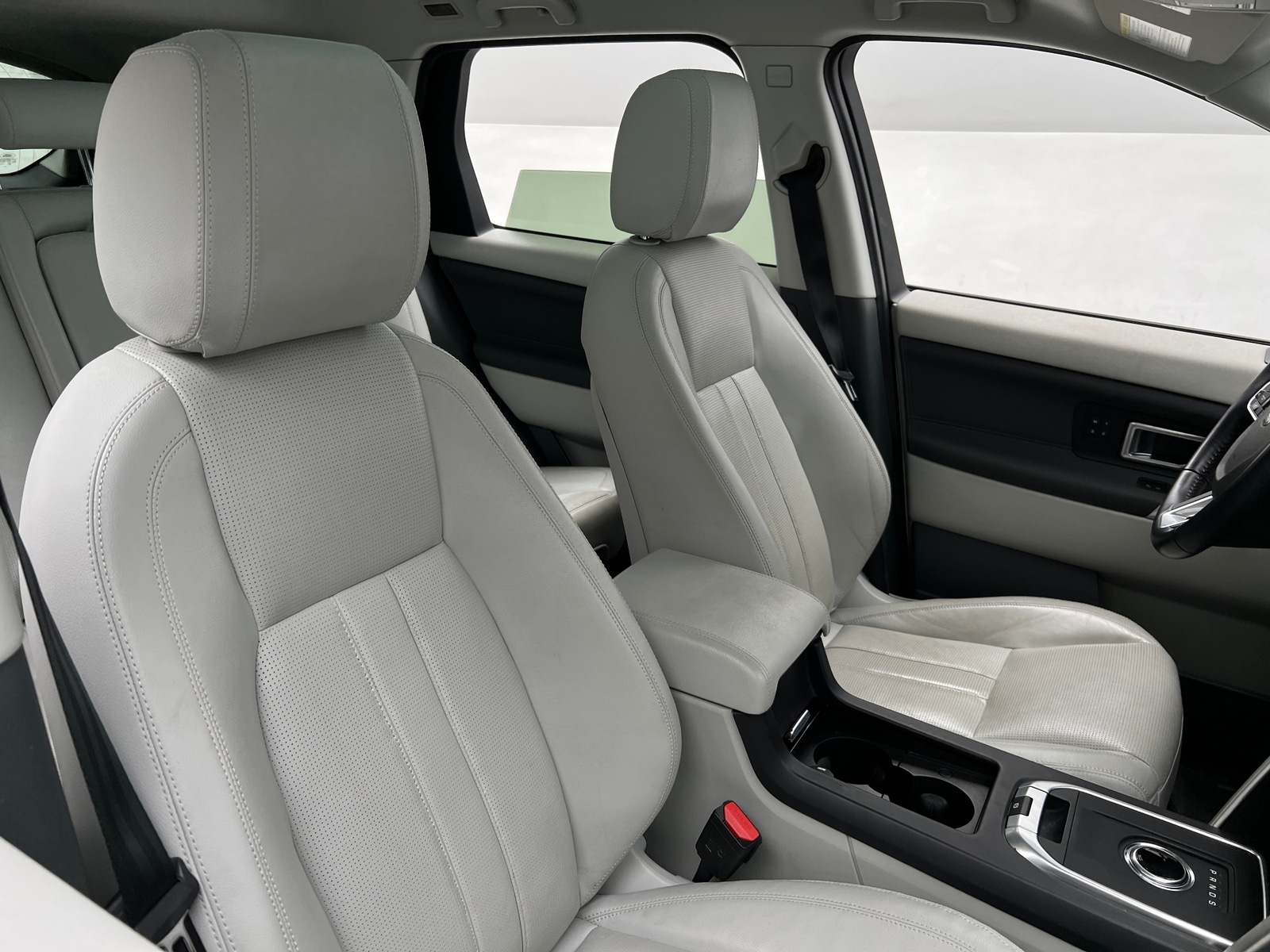 Thumbnail: 2017 Land Rover Discovery Sport - 2