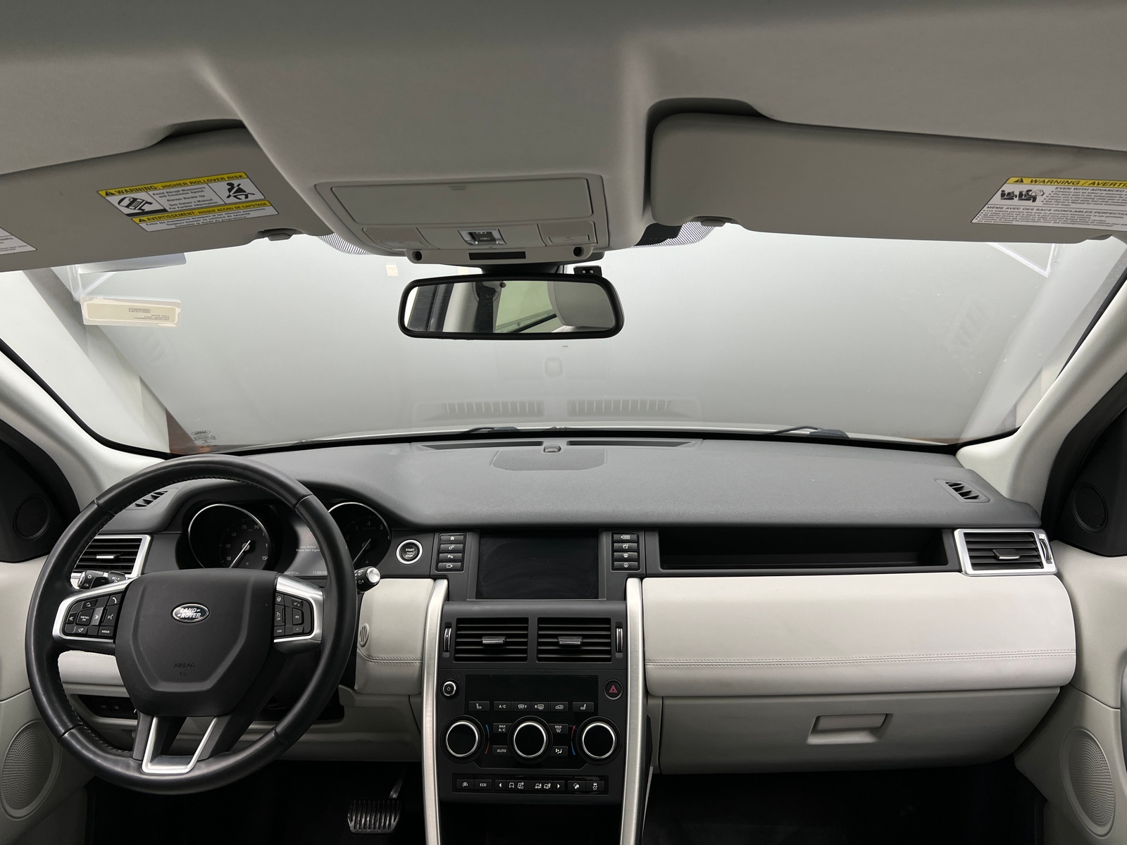 Thumbnail: 2017 Land Rover Discovery Sport - 3