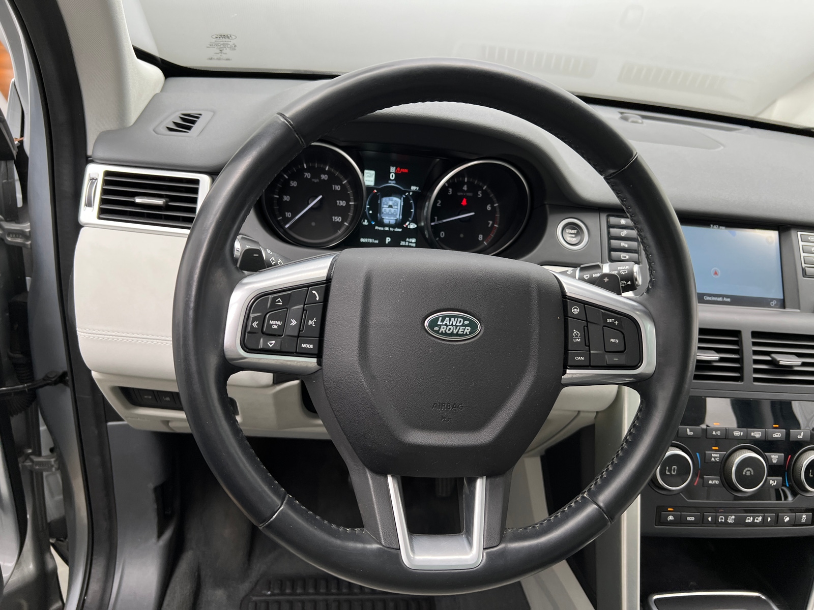 Thumbnail: 2017 Land Rover Discovery Sport - 5