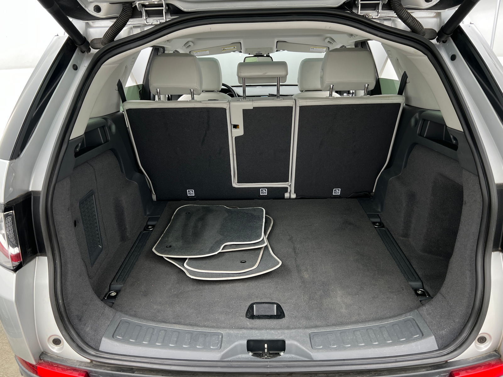 Thumbnail: 2017 Land Rover Discovery Sport - 7