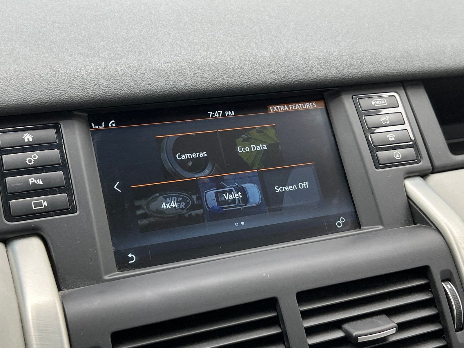 Thumbnail: 2017 Land Rover Discovery Sport - 4
