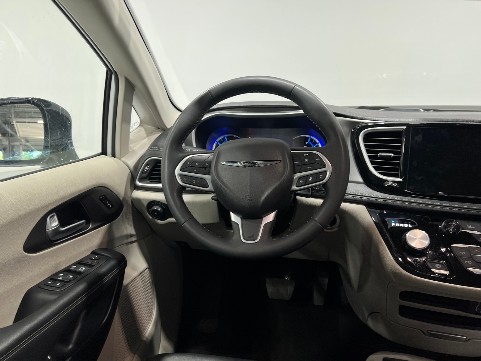 Thumbnail: 2024 Chrysler Pacifica - 4