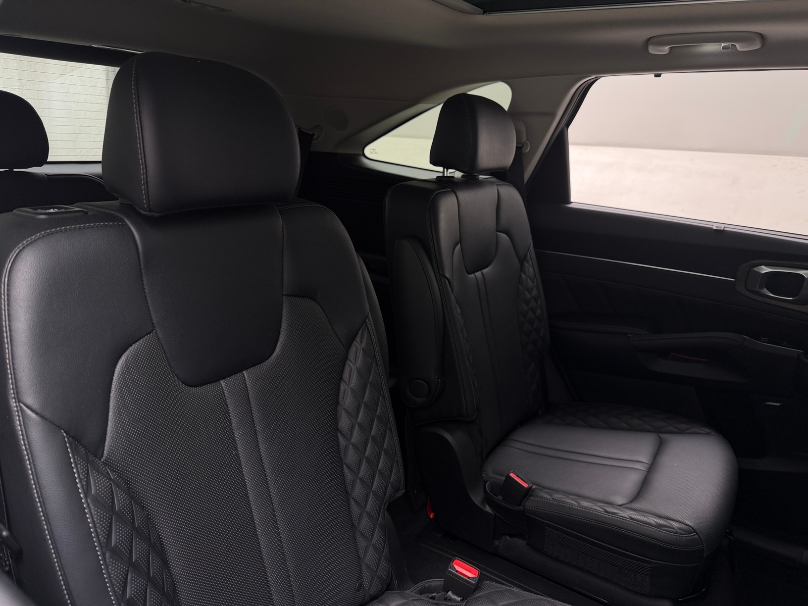 Thumbnail: 2023 Kia Sorento - 5