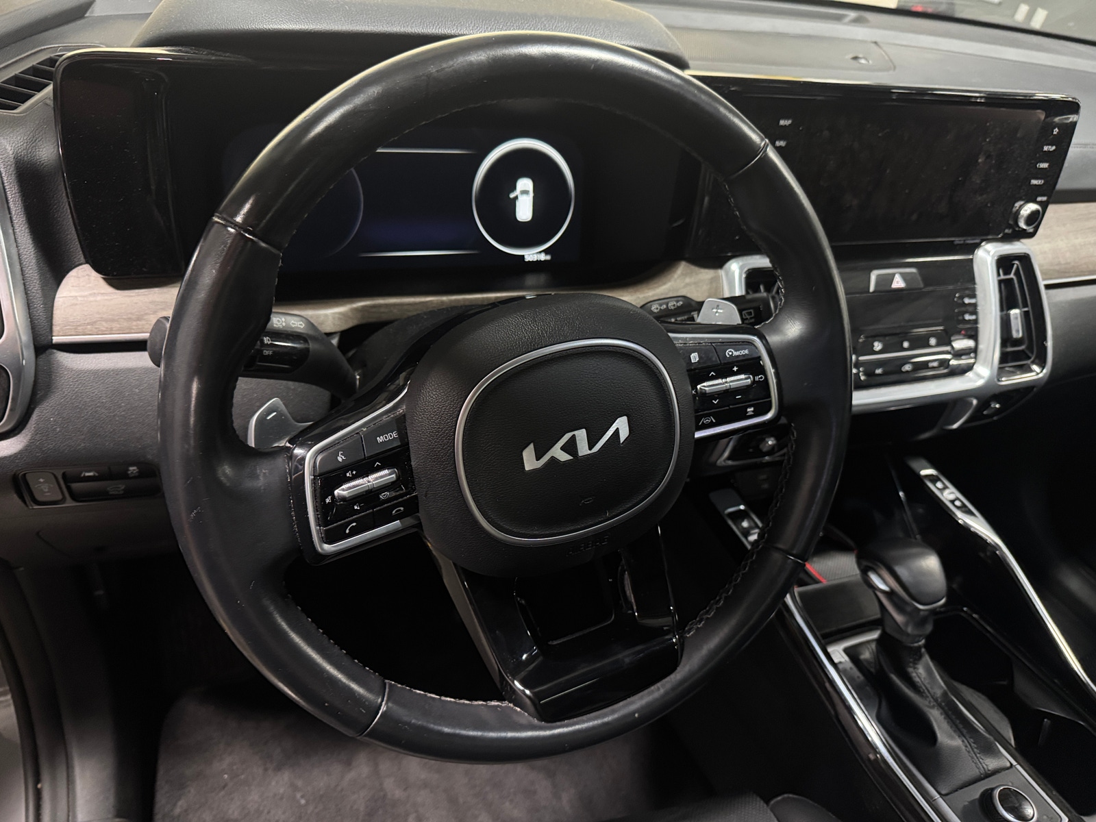 Thumbnail: 2023 Kia Sorento - 4