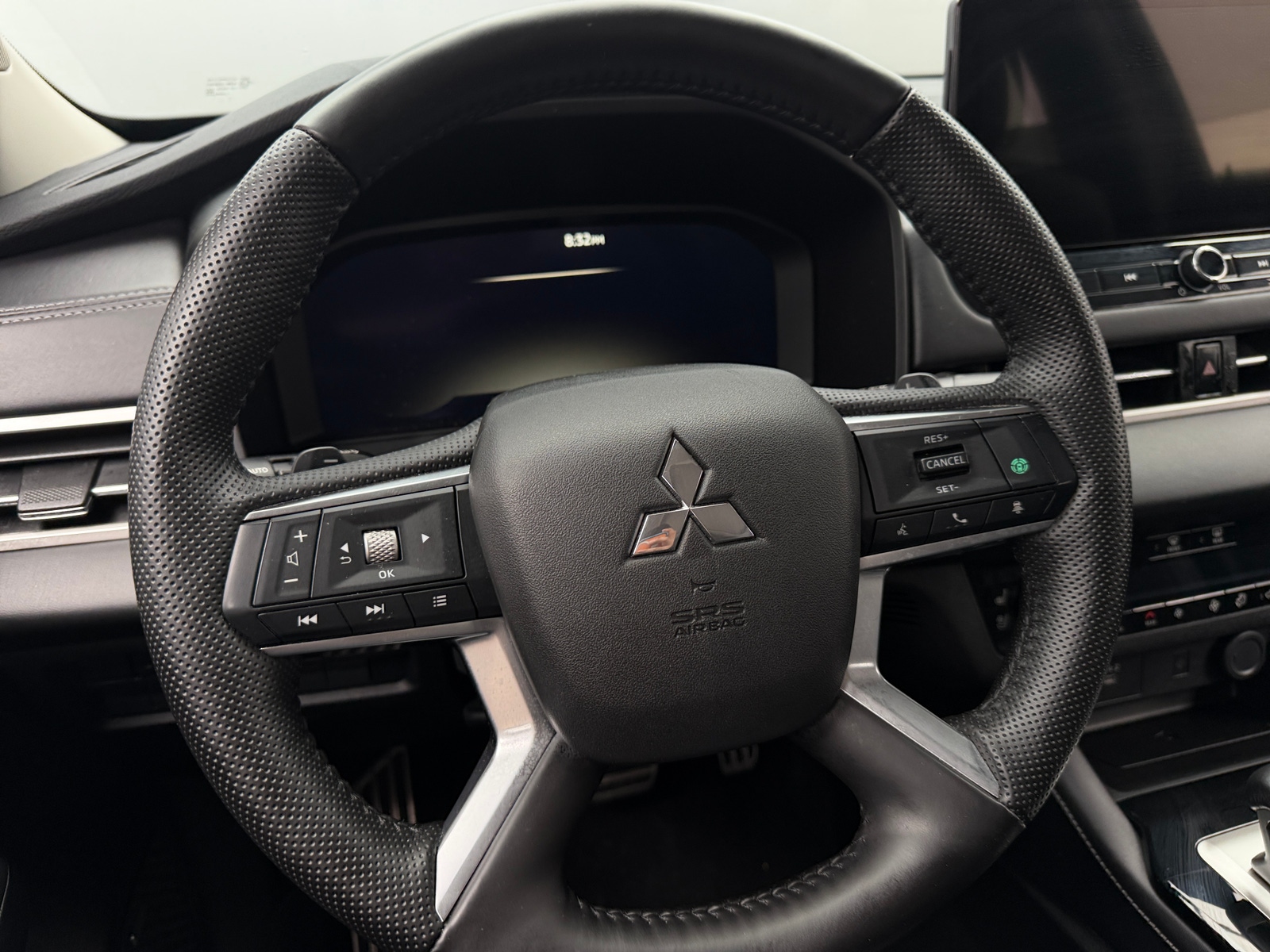 Thumbnail: 2025 Mitsubishi Outlander - 4