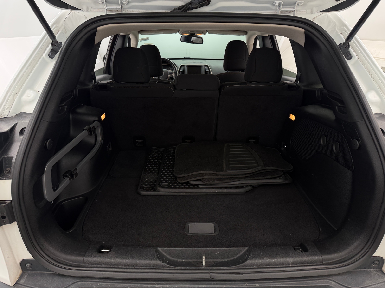 Thumbnail: 2016 Jeep Cherokee - 7