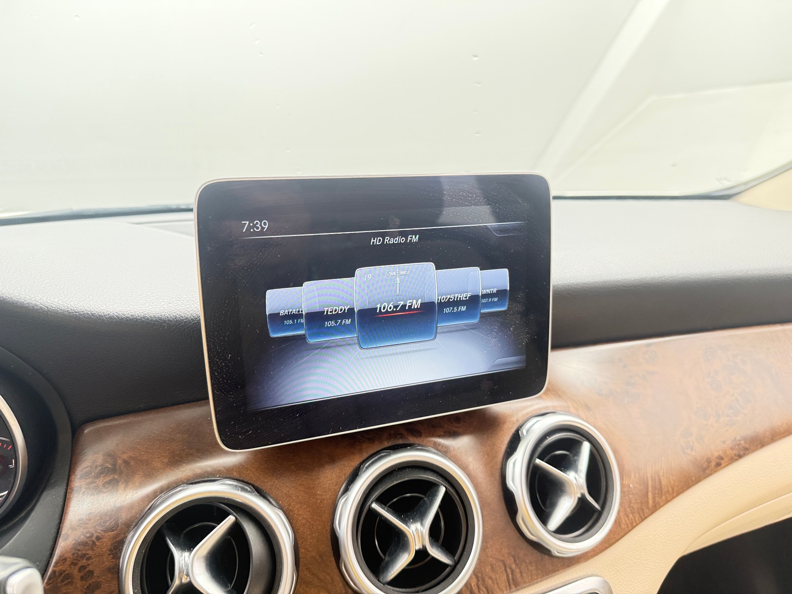 Thumbnail: 2020 Mercedes-Benz GLA - 3