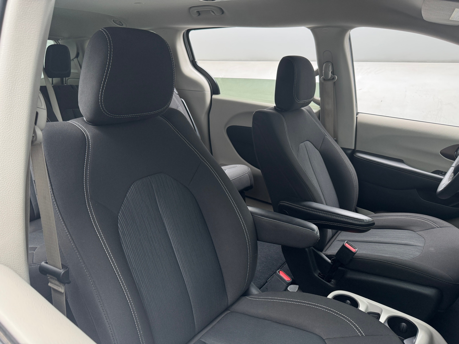 Thumbnail: 2024 Chrysler Voyager - 2
