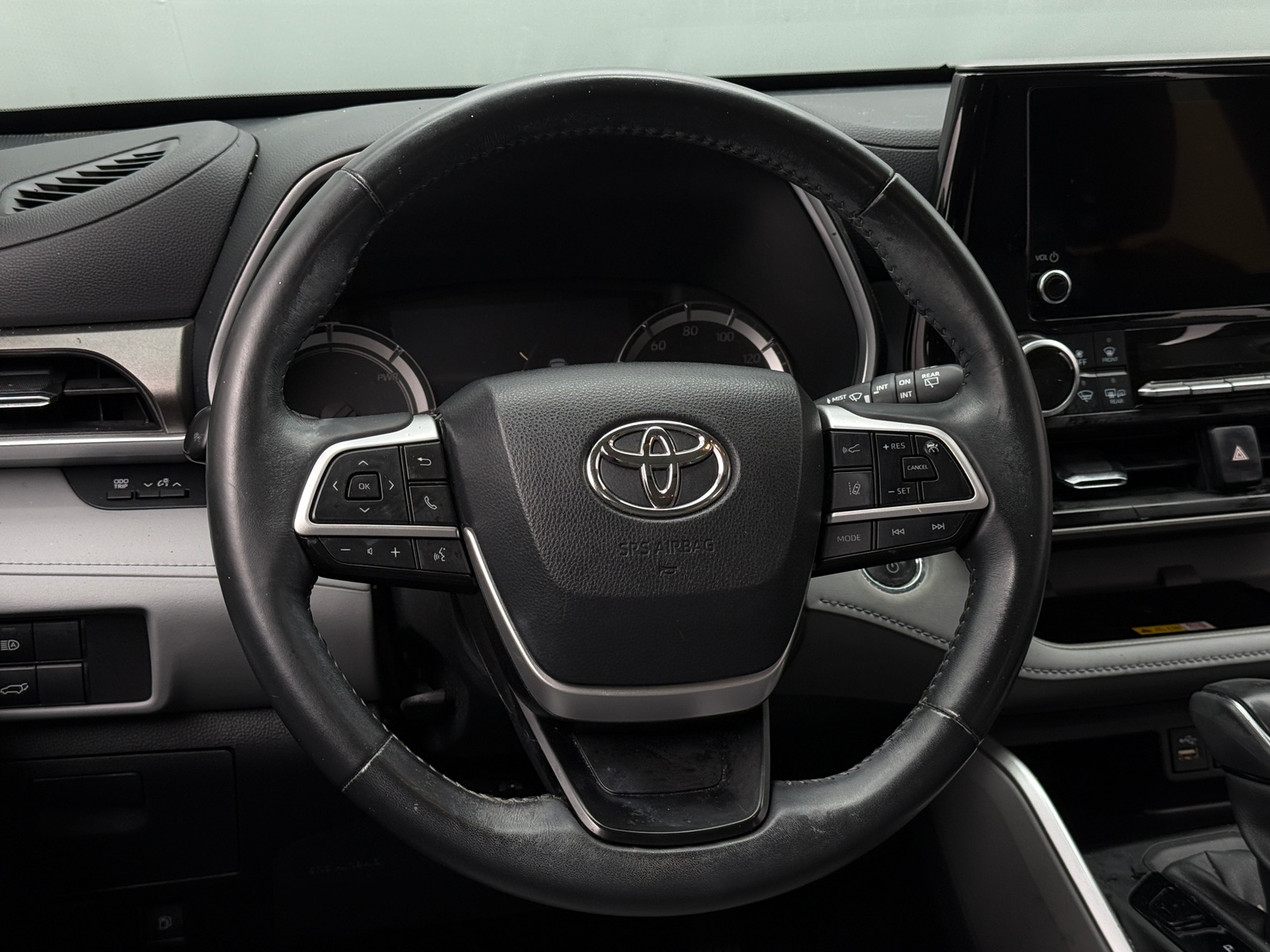 Thumbnail: 2023 Toyota Highlander - 4