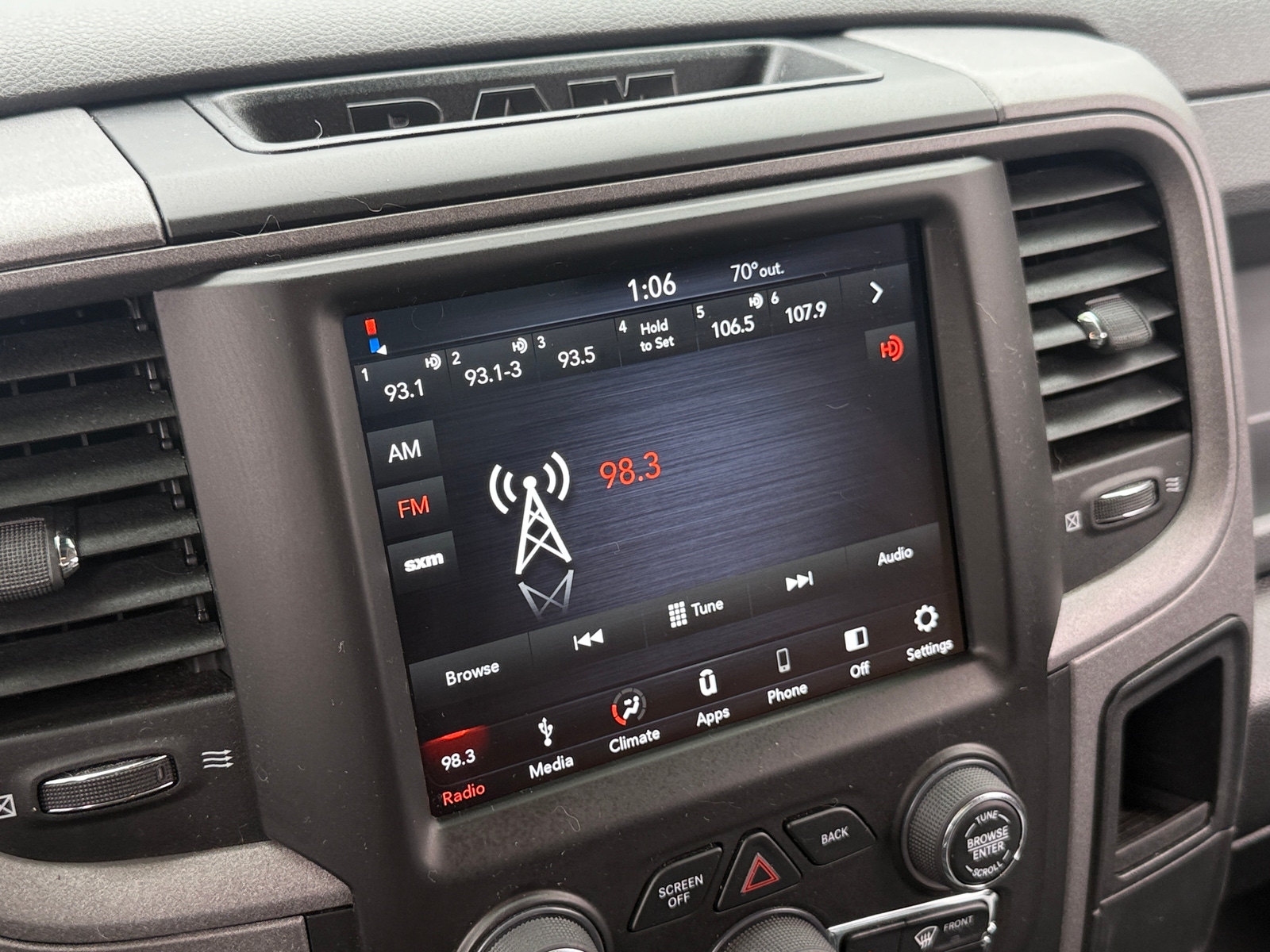 Thumbnail: 2019 RAM 1500 Classic - 4