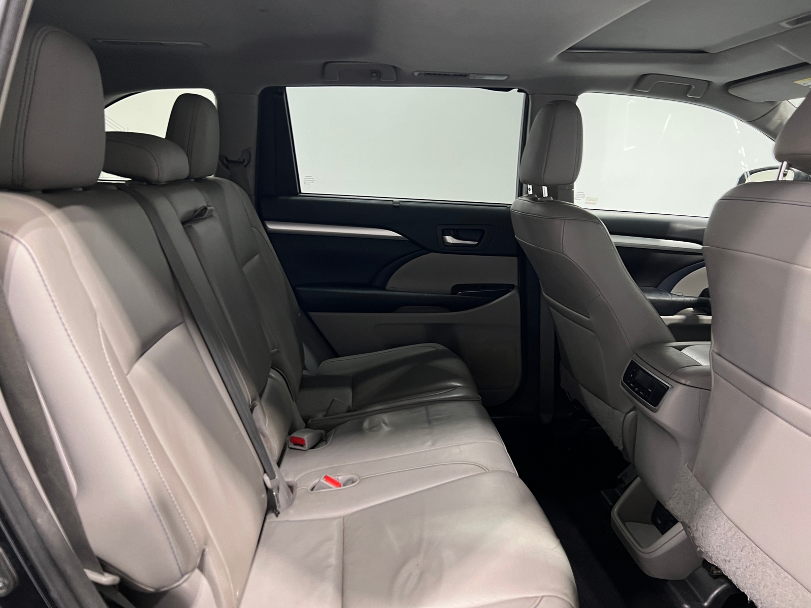 Thumbnail: 2016 Toyota Highlander - 6
