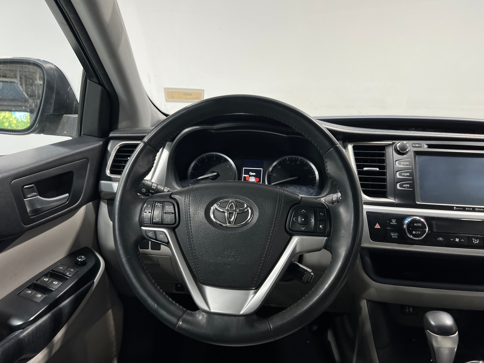 Thumbnail: 2016 Toyota Highlander - 5
