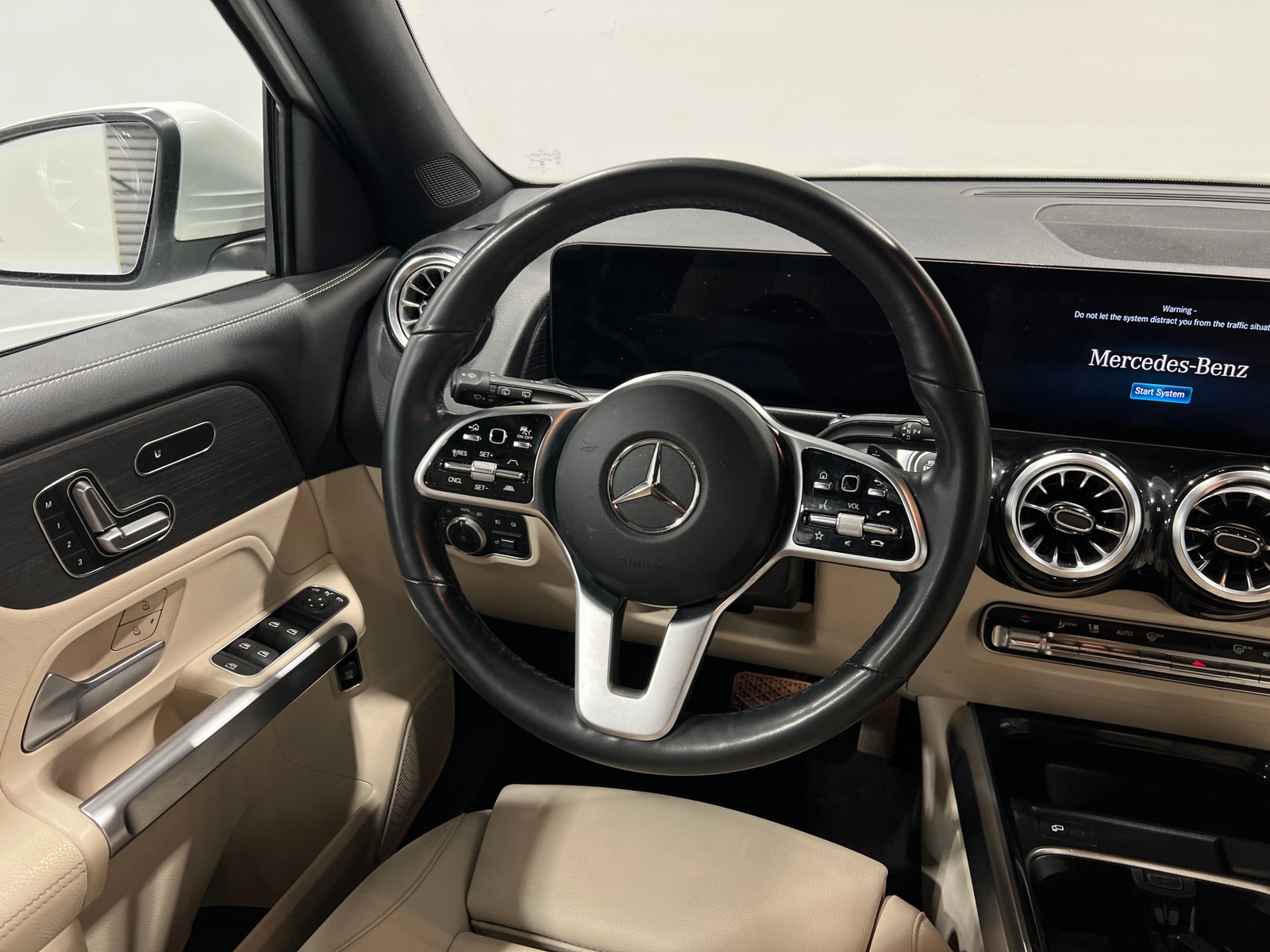 Thumbnail: 2023 Mercedes-Benz GLB - 4