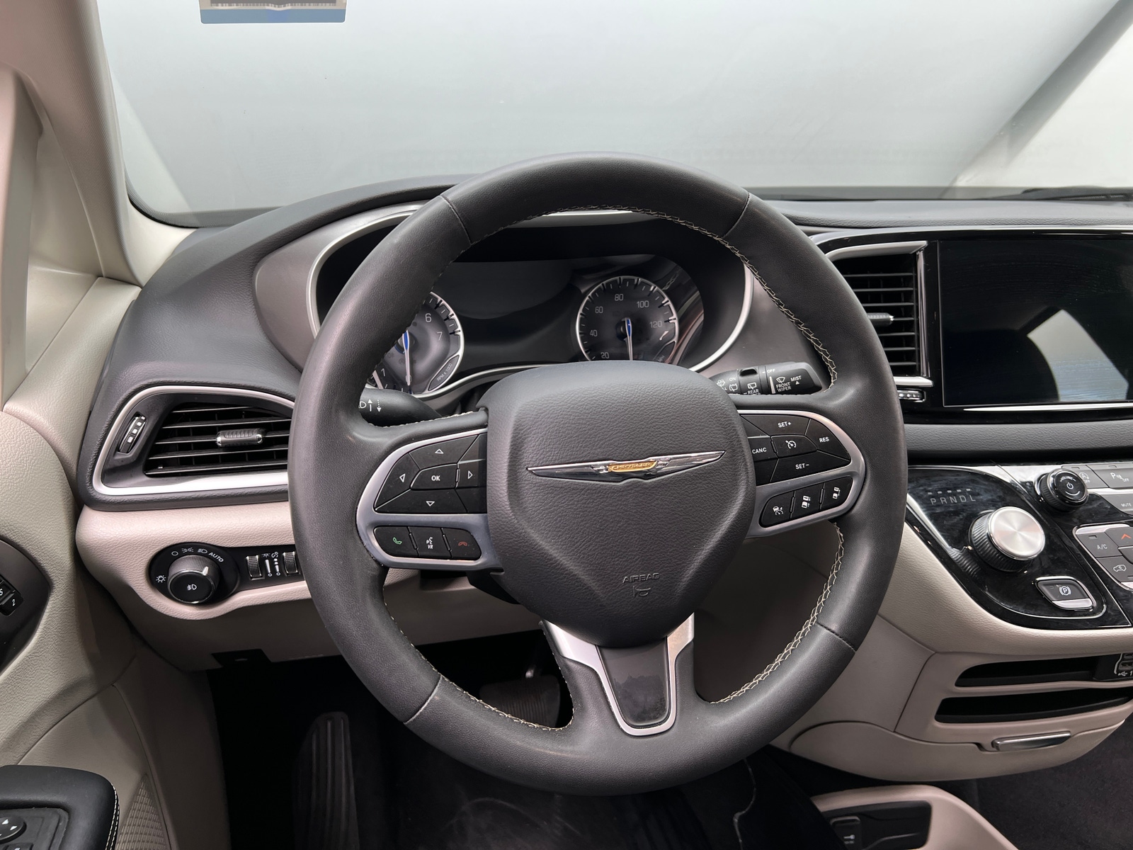Thumbnail: 2023 Chrysler Pacifica - 4