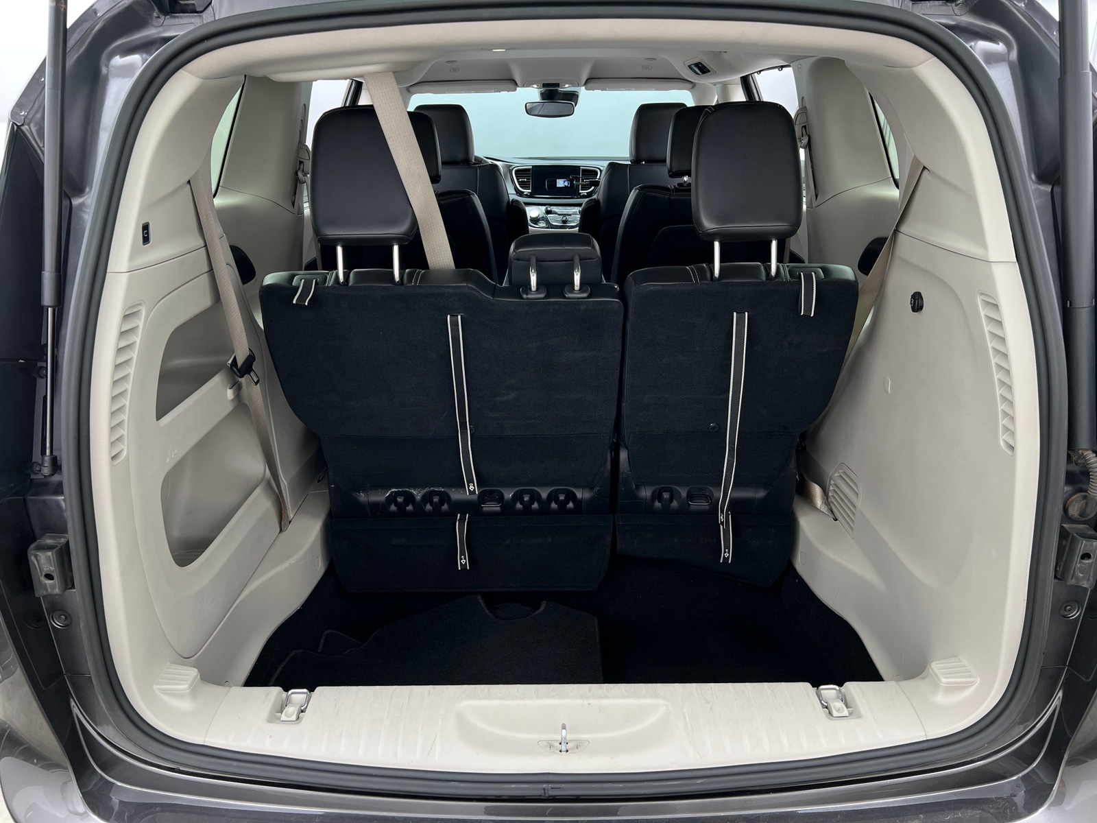 Thumbnail: 2023 Chrysler Pacifica - 6