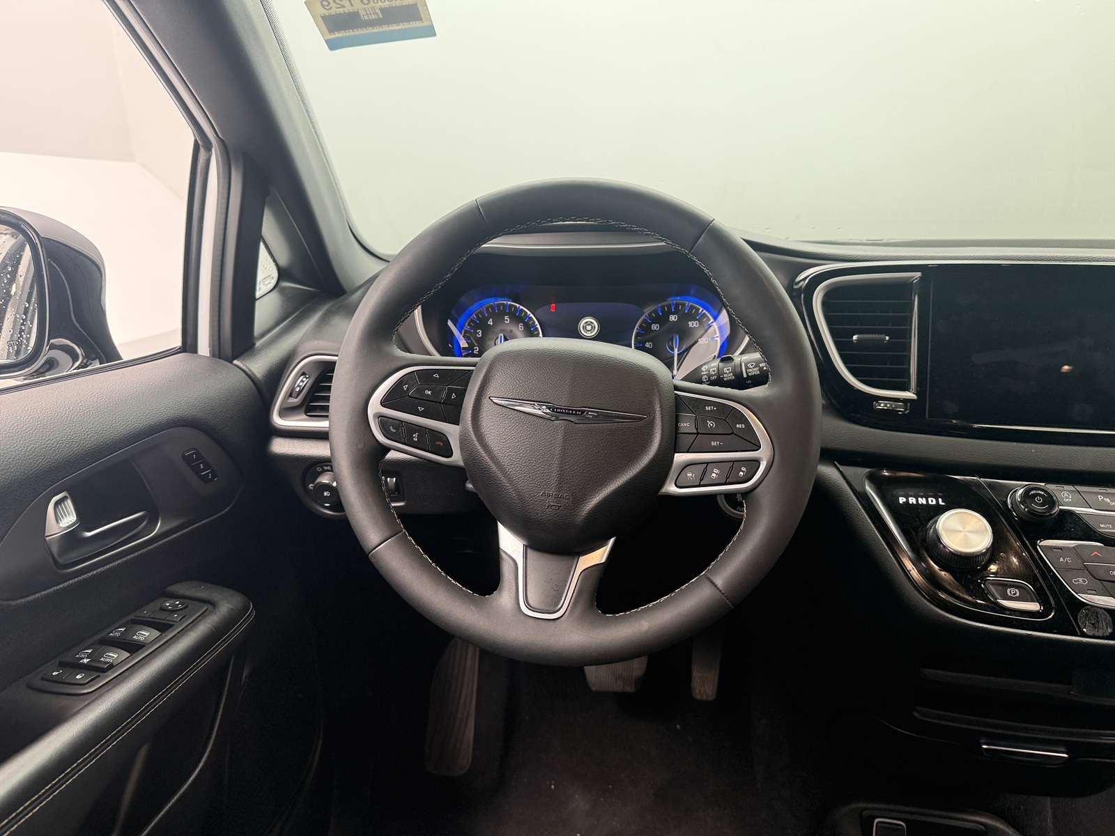 Thumbnail: 2026 Chrysler Pacifica - 4