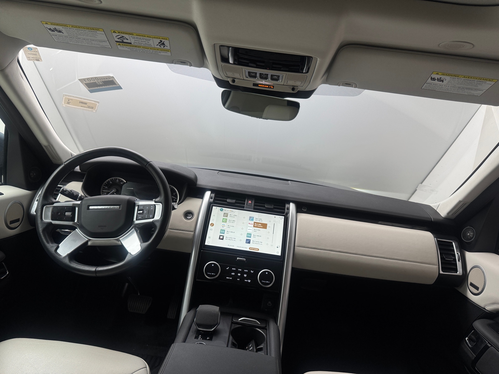 Thumbnail: 2023 Land Rover Discovery - 3