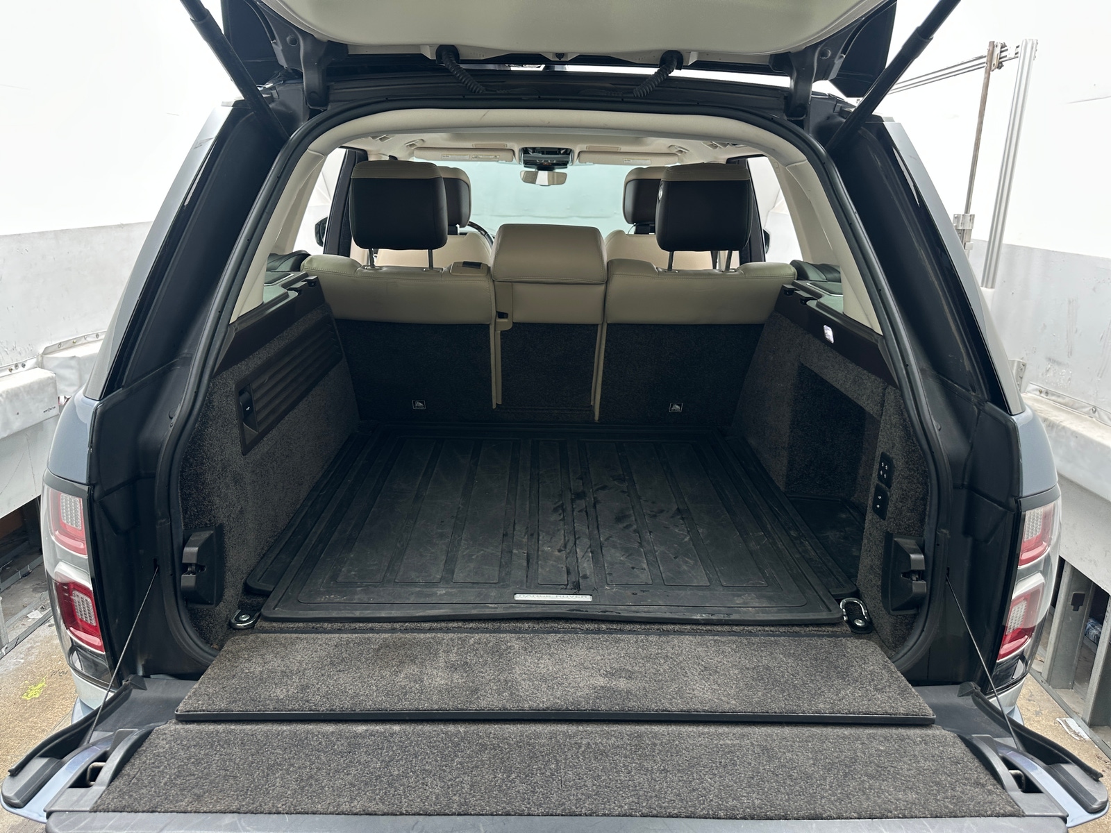 Thumbnail: 2021 Land Rover Range Rover - 6