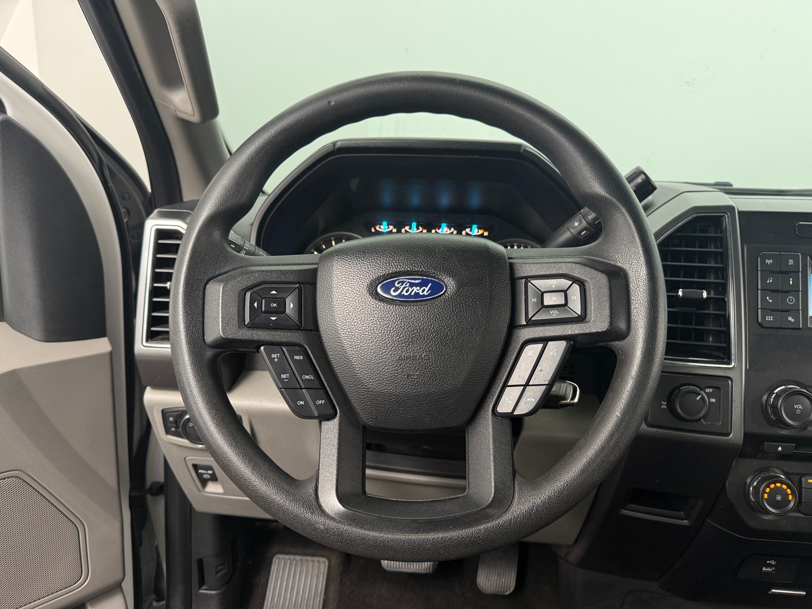 Thumbnail: 2018 Ford Econoline - 5